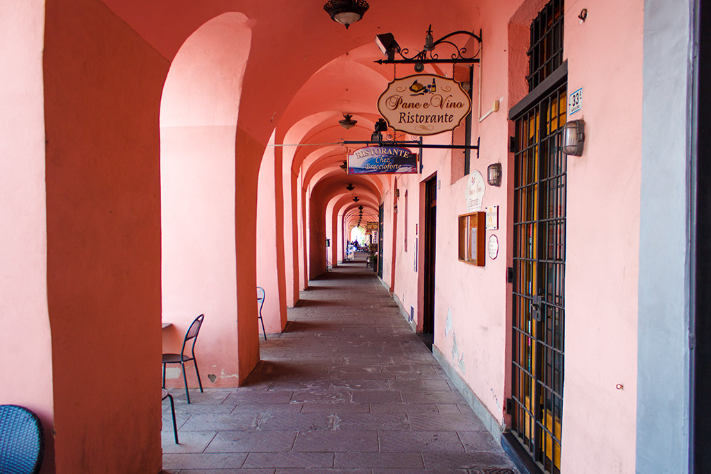 Portici della banchina di Oneglia