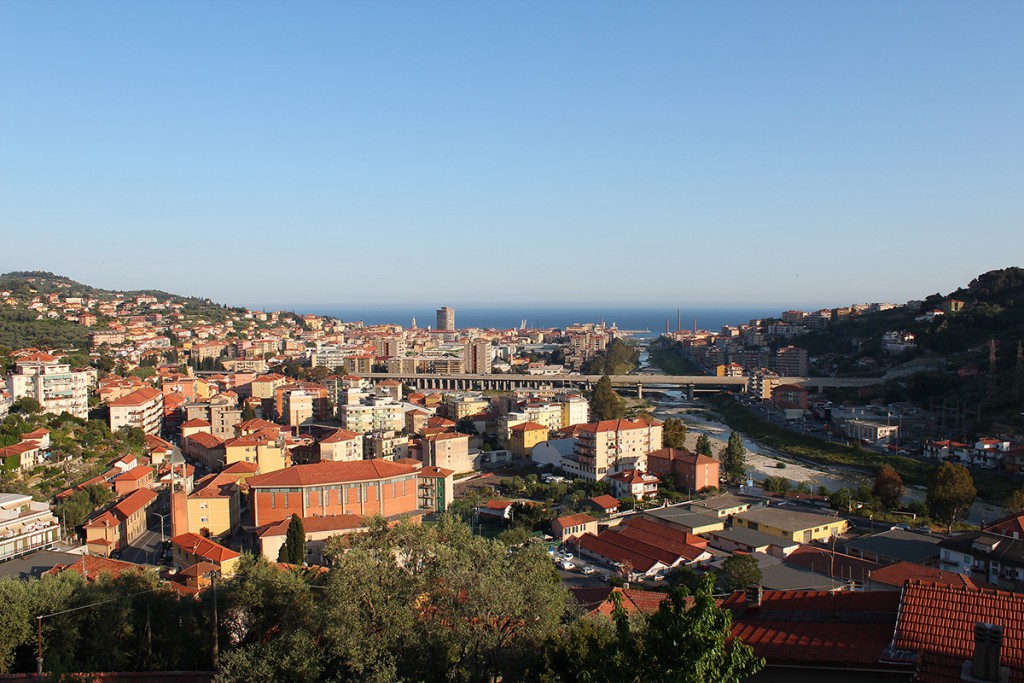 Vista della città di Oneglia