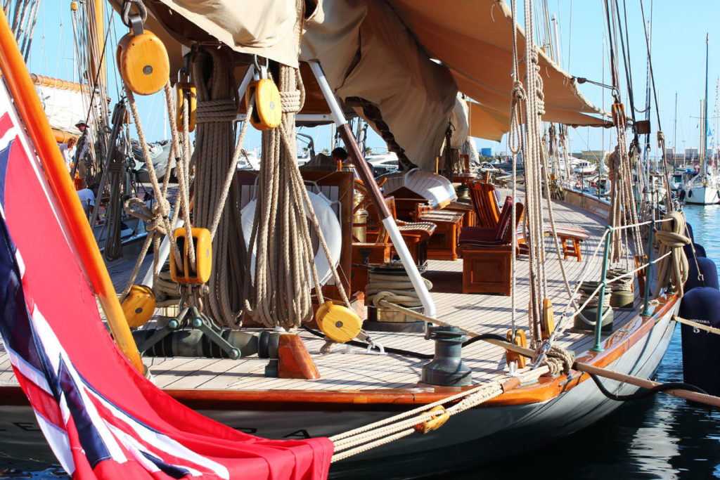 dettaglio barca a vela d'epoca