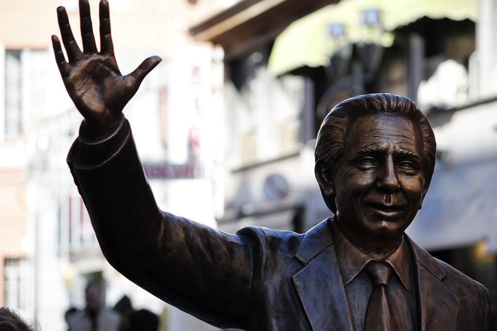 Statua di Mike Bongiorno a Sanremo