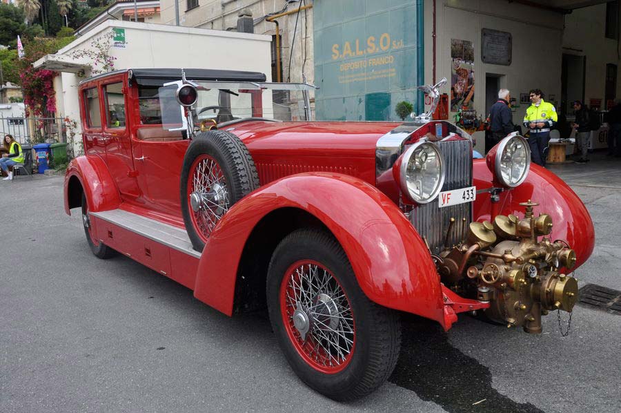 Auto d'epoca al Mercato Retrò