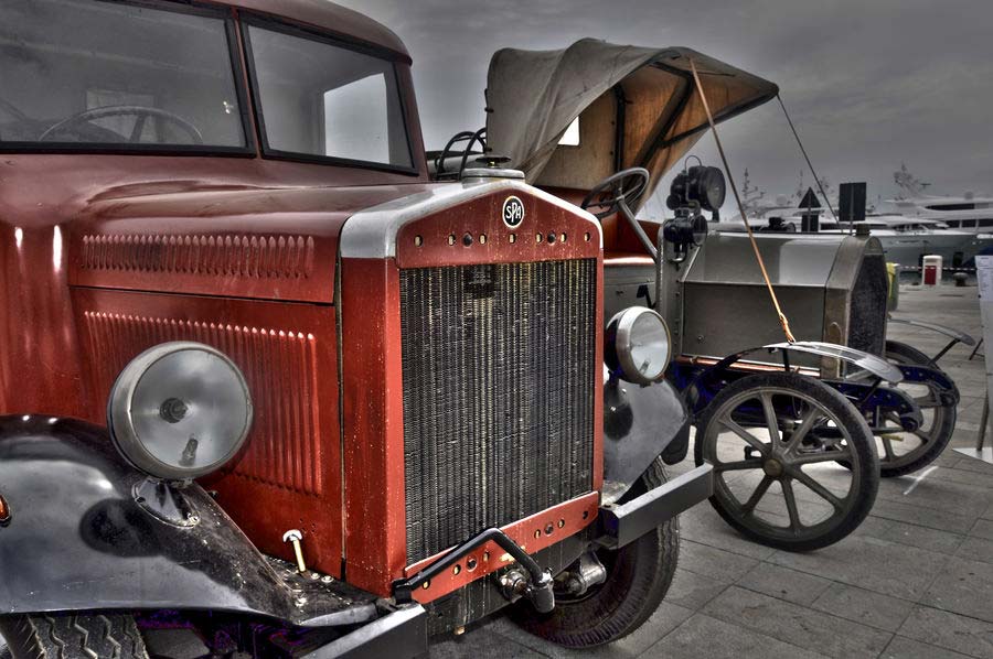 Auto d'epoca in esposizione